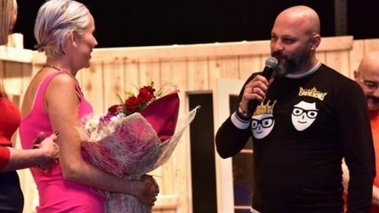 Sorpresa proposta di matrimonio sul palco di İpek Tanrıyar