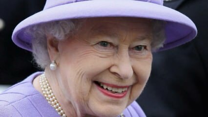 La regina Elisabetta lasciò il palazzo per paura del virus della corona! Visto per la prima volta dopo 72 giorni