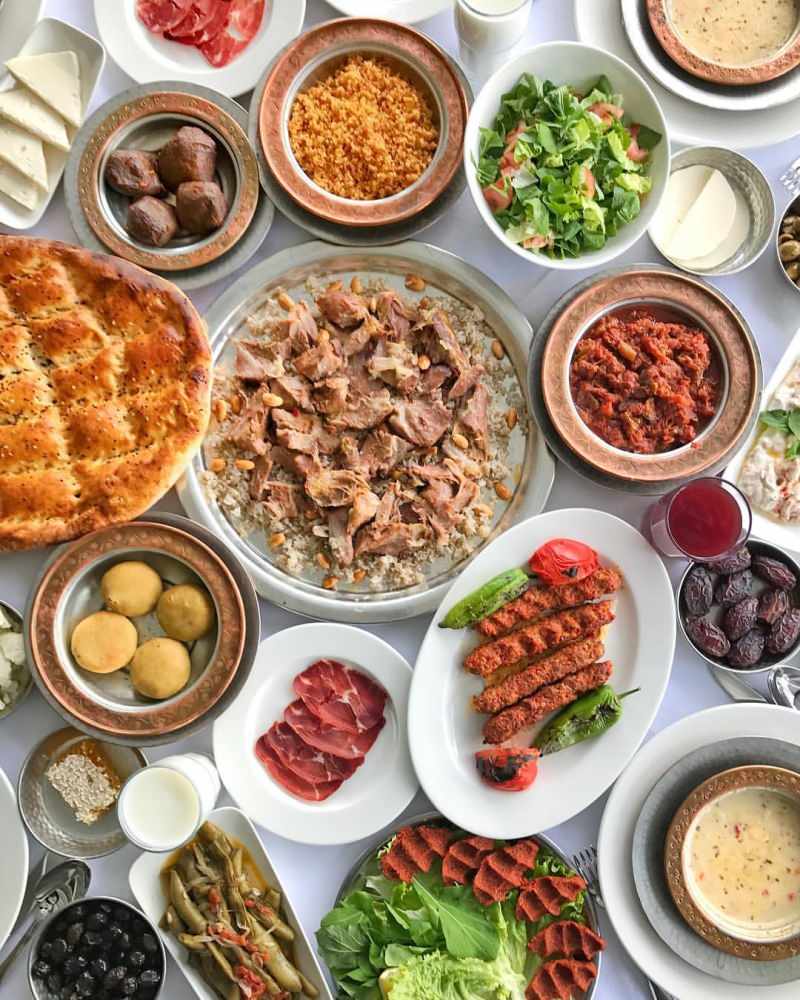 Errori fatti a tavola! Modi per prevenire l'aumento di peso su iftar