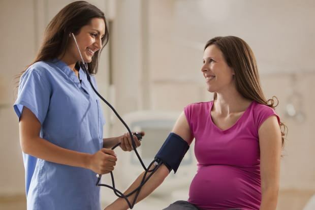 Quale dovrebbe essere la pressione sanguigna durante la gravidanza?