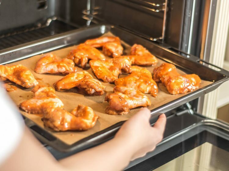 Ricetta delle ali di pollo con salsa a casa
