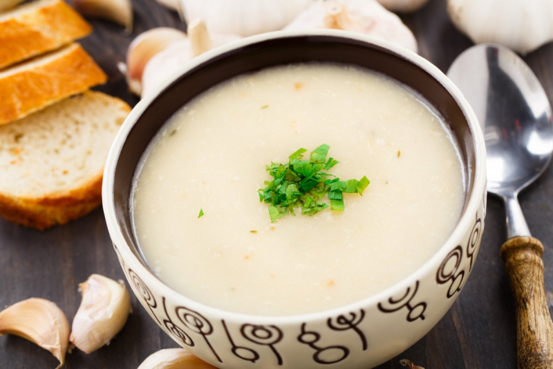 Come preparare la zuppa d'aglio? Splendida ricetta curativa per la zuppa di aglio