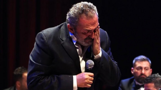 Yavuz Bingöl non poteva controllare le sue lacrime sul palco
