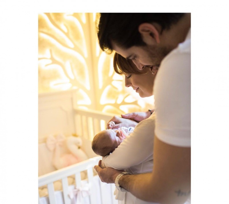 Özge Özder ha condiviso il suo bambino per la prima volta!