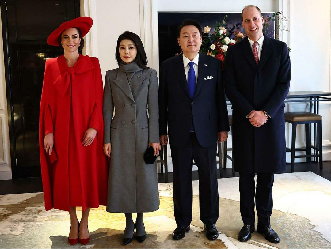 Kate Middleton e il principe William con il presidente sudcoreano Yoon Suk Yeol e sua moglie Kim Keon Hee