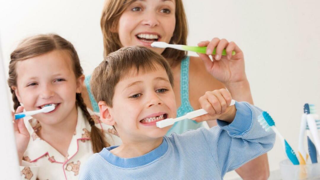 Come dovrebbero essere le cure orali e dentistiche dei bambini?