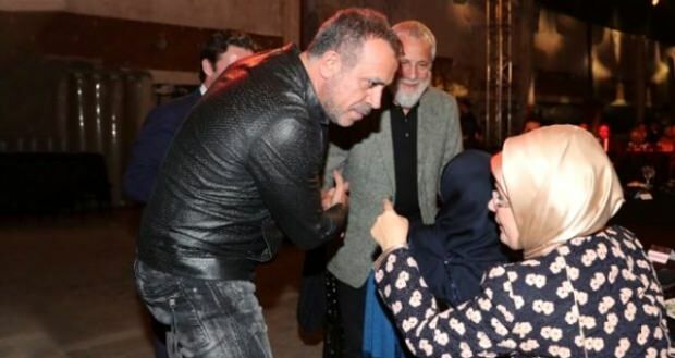 Yusuf ha provato a chattare con l'Islam! La First Lady Emine Erdogan venne in suo soccorso ...