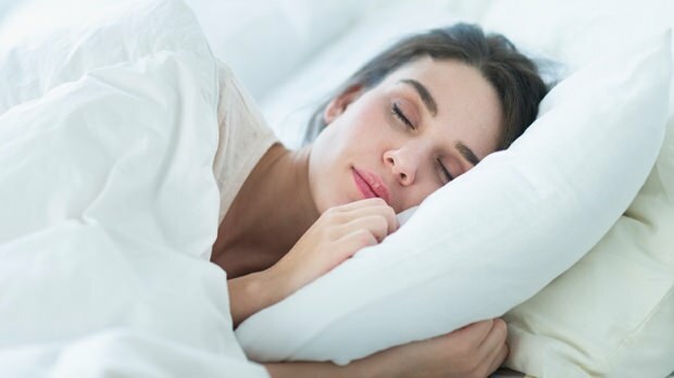 Quali sono le cause della sudorazione durante il sonno notturno? Cosa fa bene alla sudorazione?