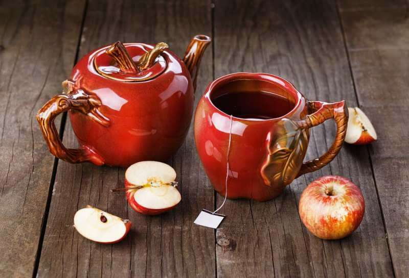 Il tè alla mela a base di bucce di mela è più vantaggioso.