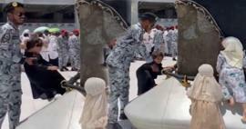 La guardia del Masjid al-Haram è venuta in aiuto! Mentre i piccoli candidati pellegrini cercano di toccare la Kaaba...