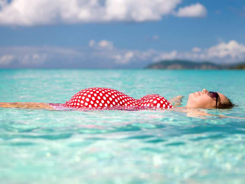 Posizioni e benefici per il nuoto durante la gravidanza! È possibile nuotare nel mare o nella piscina termale durante la gravidanza?