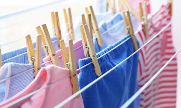 Come devono essere asciugati i vestiti per bambini?