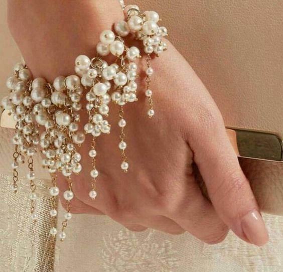 Accessori per mani e polsi di perle 