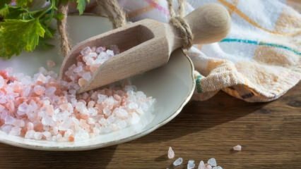 Come preparare il sale da bagno colorato?