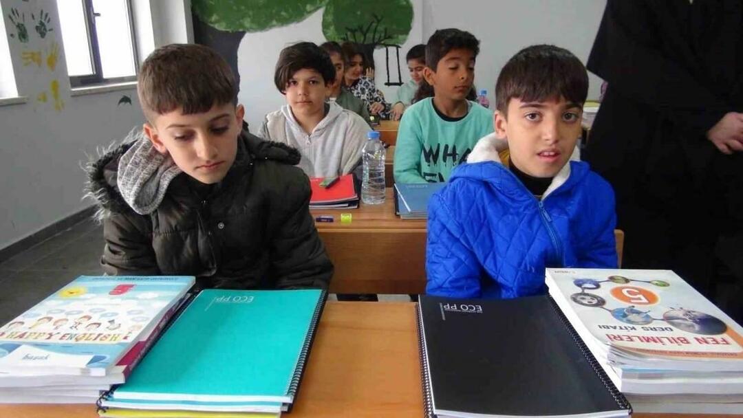 i bambini sopravvissuti al terremoto hanno iniziato le lezioni in altre città