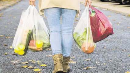 Dove dovrebbero essere messi a casa i sacchetti di plastica? Come conservare la spesa e conservare le borse?