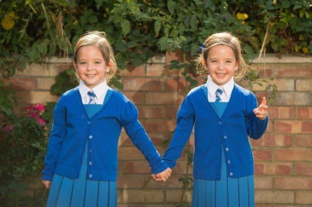 Le sorelle gemelle dovrebbero studiare nella stessa classe? Educazione dei fratelli gemelli