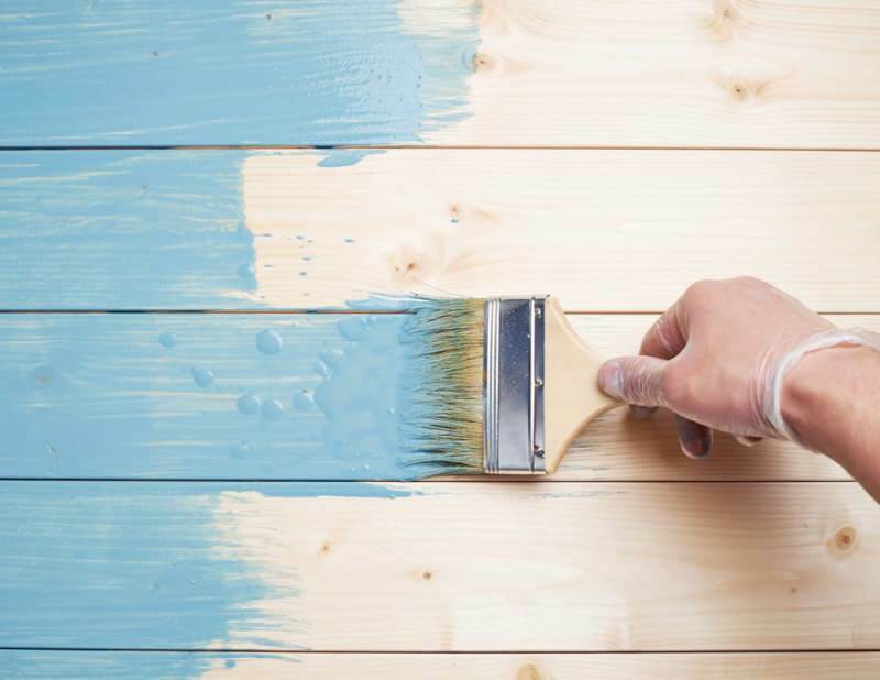 Come dipingere il legno? Quali sono i materiali per dipingere il legno