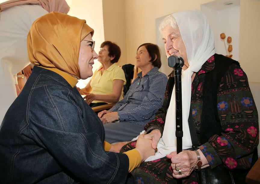Emine Erdogan ha celebrato il 1° ottobre la Giornata degli anziani