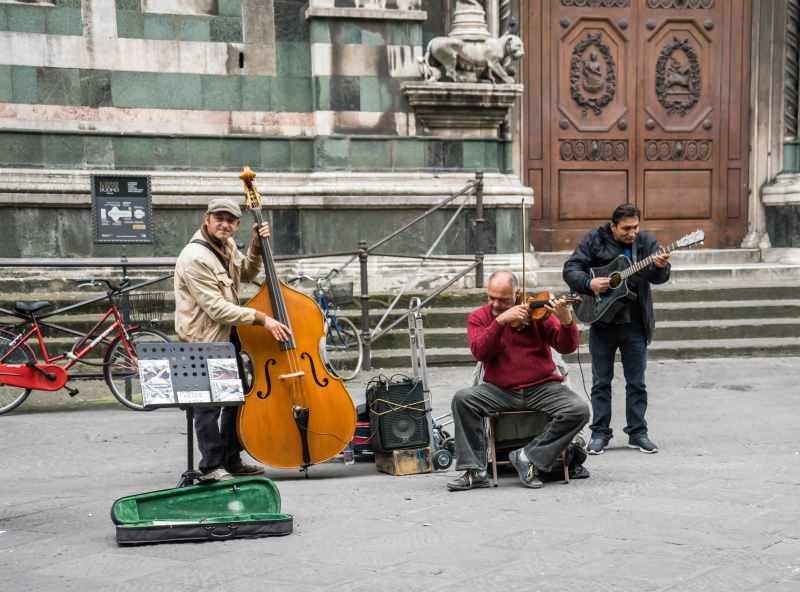 8 ottimi lavori da scegliere per chi ama viaggiare!