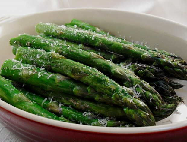 Come cucinare gli asparagi? I trucchi per cucinare gli asparagi