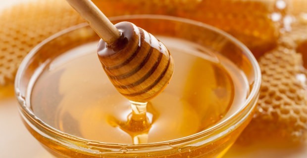 Pulizia della pelle con miele