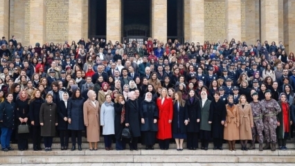 Visita significativa del Ministro Zehra Zümrüt Selçuk con donne