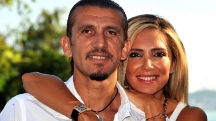 Sorpresa di compleanno per sua moglie Rüştü Rec, che mangia coronavirus da Işıl Recber