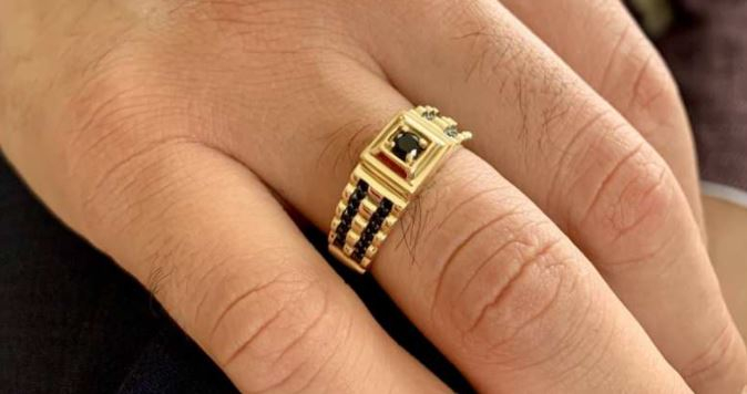 L'anello d'oro è vietato agli uomini?