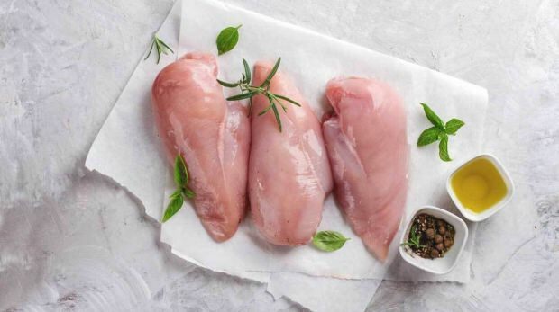 Come viene conservata la carne di pollo?