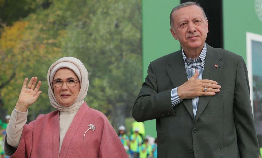 Emine Erdoğan ha ringraziato la scuola secondaria Ayaskent İrfan Kırdar di Smirne