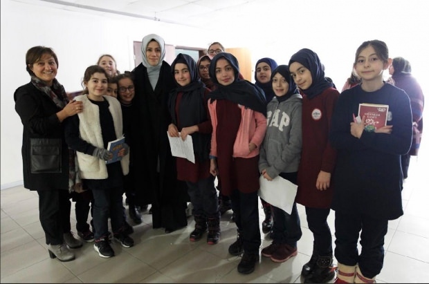Esra Albayrak alla cerimonia del badge del progetto Visionary Goals for Girls!