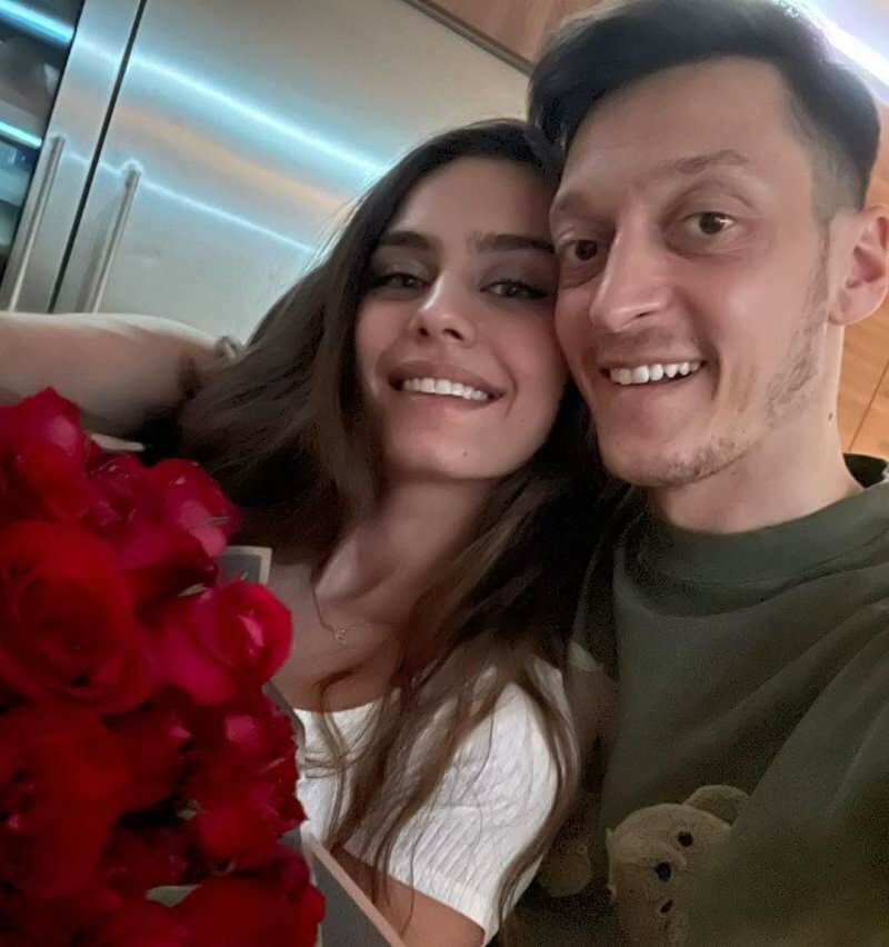 Un messaggio romantico di Mesut Özil a sua moglie, Amine Gülşe: "Perché sei sempre con me ..."