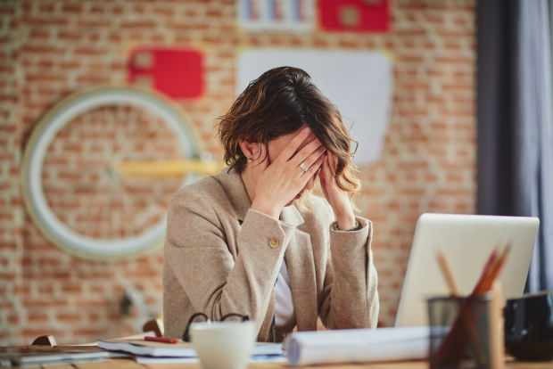 lo stress eccessivo provoca un affaticamento costante nell'ambiente di lavoro