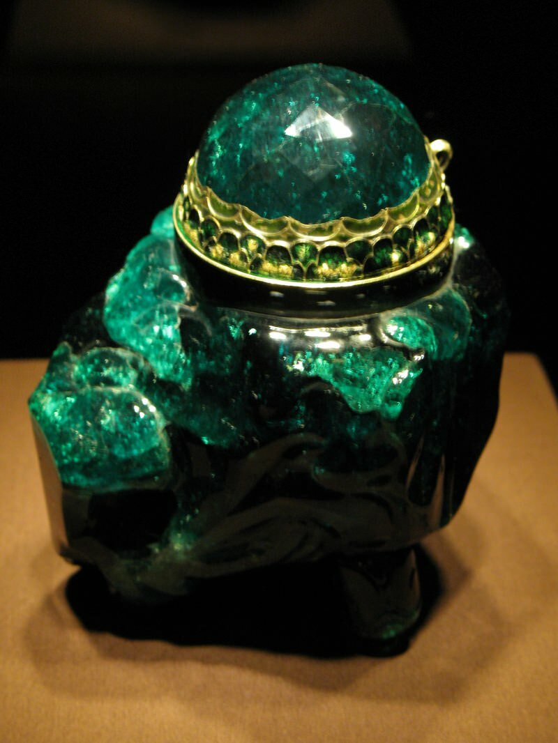 Cos'è la pietra di smeraldo? Come si forma? Quali sono le proprietà della pietra di smeraldo?