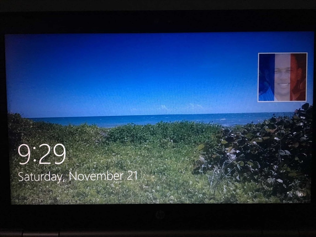 Impedisci all'app Windows 10 di assumere la schermata di blocco
