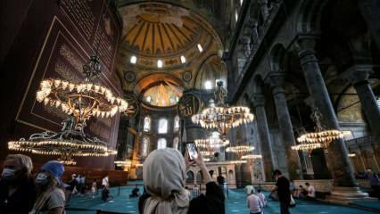 Gioia del Ramadan dopo 87 anni alla Moschea di Hagia Sophia-i Kebir Şerifi