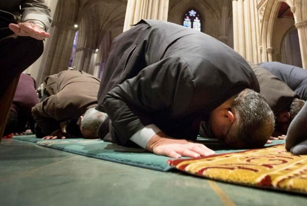Come eseguire la preghiera quando la preghiera arriva in ritardo con la congregazione?