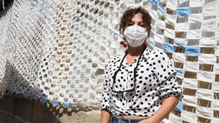 Ha coperto un muro con 2mila 450 maschere per attirare l'attenzione sul coronavirus!