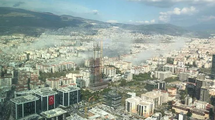 edifici sono crollati a Izmir
