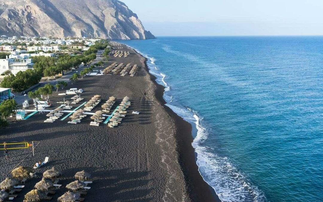  Spiaggia di Perissa