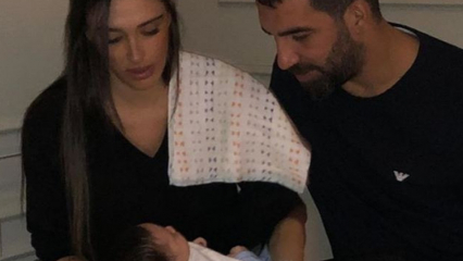 Il calciatore Arda Turan aiuta sua moglie Aslıhan Doğan nelle faccende domestiche!