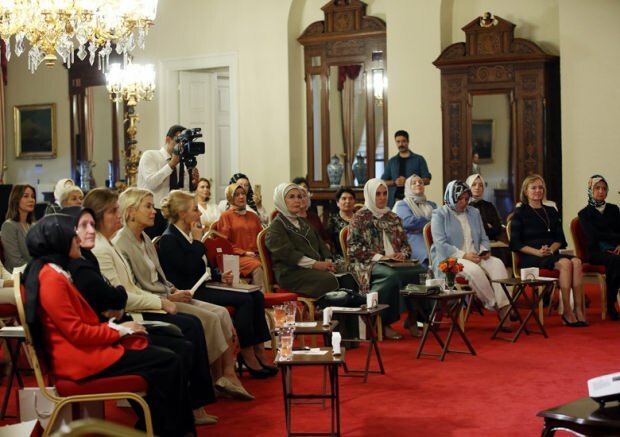La First Lady Erdoğan ha partecipato all'intervista a Dolmabahçe