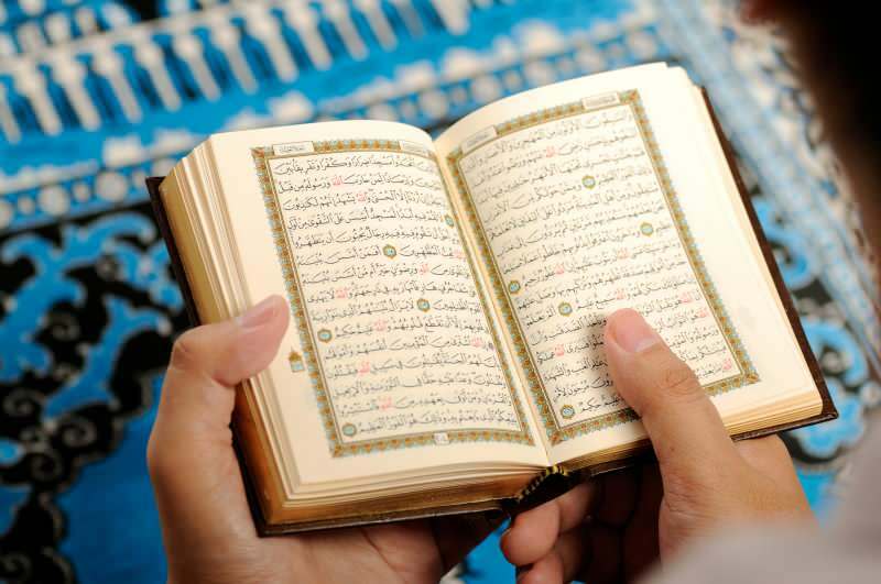 Come si dovrebbe leggere il Corano? Quali sono le virtù della lettura del Corano?