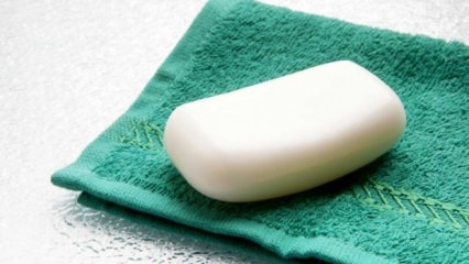 Come pulire le macchie di sapone e detergente?