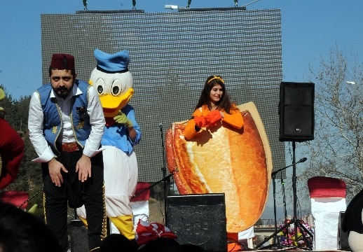Festival tradizionale del pane con salsiccia di Kadirli 