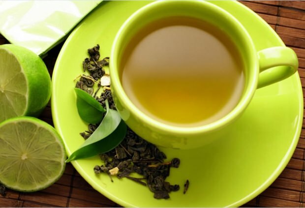 Miscela facilmente indebolita di tè verde e acqua minerale