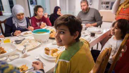 Usanze indispensabili di sahur e iftar tenute con le famiglie durante il Ramadan