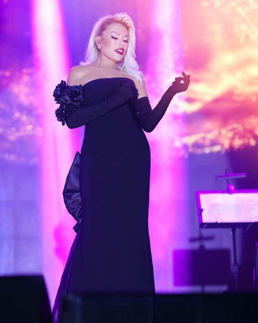 Uno dei costumi indossati da Ajda Pekkan al concerto di Bursa