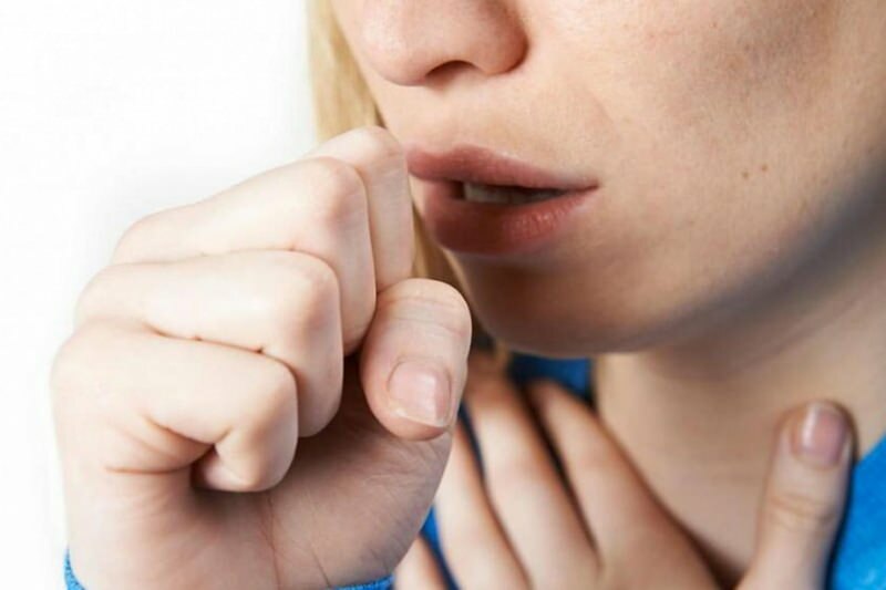 espettorato con tosse secca può causare la distruzione della gola e del tratto respiratorio